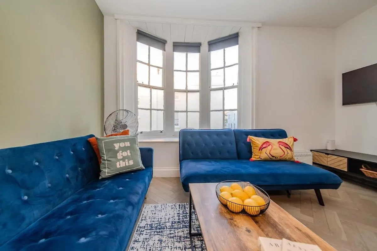 Seafront 3 Bedroom Flat Sleep 10 Guests Brighton 0*,  United Kingdom